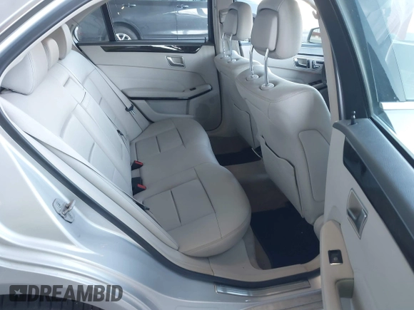 2014 Mercedes-Benz E 350 Sport z VIN WDDHF5KB2EA831973, wystawiony jako IAAI lot #41748637 z przebiegiem 153 481 mil mil oraz . Historia ofert i sprzedaży dostępna na DreamBid. Obrazek 8.