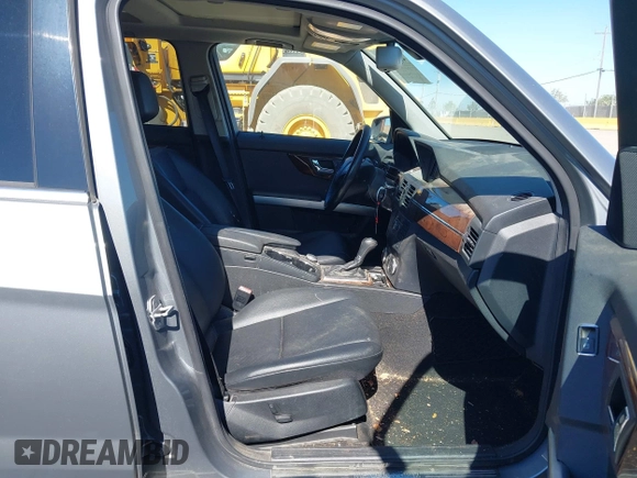 2010 Mercedes-Benz GLK 350 with VIN WDCGG8HB7AF432186, listed as a IAAI auction lot 42239348 with 231,668 mi miles and . Bid and sale history available at carsss.com. Image 5.