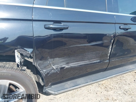 2021 Ford Expedition Max XLT z VIN 1FMJK1HT8MEA43377, wystawiony jako IAAI lot #42311297 z przebiegiem 81 131 mil mil oraz . Historia ofert i sprzedaży dostępna na DreamBid. Obrazek 19.