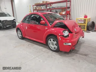 1999 Volkswagen New Beetle GLS with VIN 3VWCC21C1XM444985, listed as a IAAI auction lot 41209953 with 175,946 mi miles. Bid and sale history available at carsss.com. Image 1.