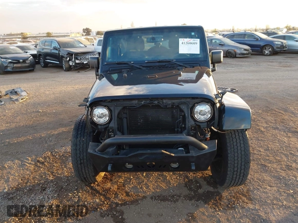 2018 Jeep Wrangler JK Unlimited Sahara with VIN 1C4HJWEG0JL810480, listed as a IAAI auction lot 41260609 with 69,776 mi miles. Bid and sale history available at carsss.com. Image 13.