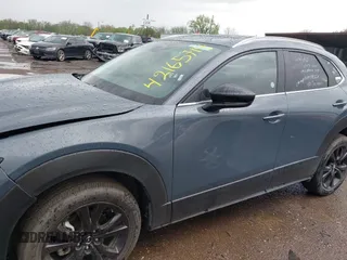 2025 Mazda CX-30 S Carbon Edition с VIN 3MVDMBCM6SM813356, выставлен на аукционе IAAI как лот 42165714 с пробегом 2 338 миль миль и . История ставок и продаж доступна на DreamBid. Изображение 14.