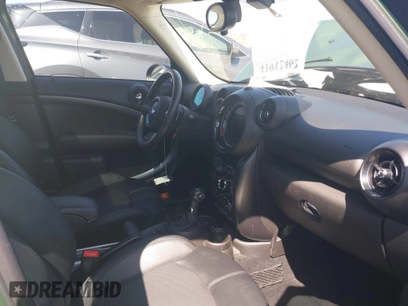 2016 MINI Countryman S z VIN WMWZC5C50GWU03242, wystawiony jako IAAI lot #41912462 z przebiegiem 68 477 mil mil oraz . Historia ofert i sprzedaży dostępna na DreamBid. Obrazek 5.
