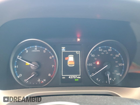 2018 Toyota RAV4 XLE with VIN JTMWFREV5JJ180198, listed as a Copart auction lot 52440575 with 43,707 mi miles and Salvage Title. Bid and sale history available at DreamBid. Image 9.