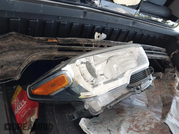 2022 Toyota Tacoma SR5 with VIN 3TMAZ5CN2NM163171, listed as a IAAI auction lot 42492852 with Not provided miles and . Bid and sale history available at DreamBid. Image 12.