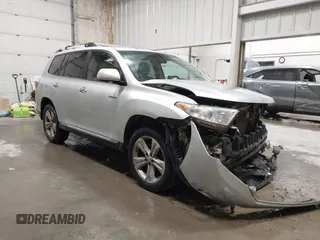 2013 Toyota Highlander Limited z VIN 5TDDK3EHXDS175547, wystawiony jako IAAI lot #41334864 z przebiegiem 135 049 mil mil oraz . Historia ofert i sprzedaży dostępna na DreamBid. Obrazek 1.