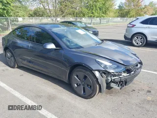2023 Tesla Model 3 z VIN 5YJ3E1EA6PF701109, wystawiony jako IAAI lot #40491628 z przebiegiem 9 989 mil mil oraz . Historia ofert i sprzedaży dostępna na DreamBid. Obrazek 1.