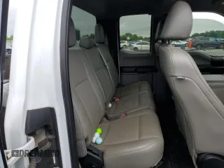2017 Ford F-150 XL z VIN 1FTFX1EFXHKC26040, wystawiony jako Copart lot #55594585 z przebiegiem 76 490 mil mil oraz Szkoda całkowita • Salvage title. Historia ofert i sprzedaży dostępna na DreamBid. Obrazek 10.