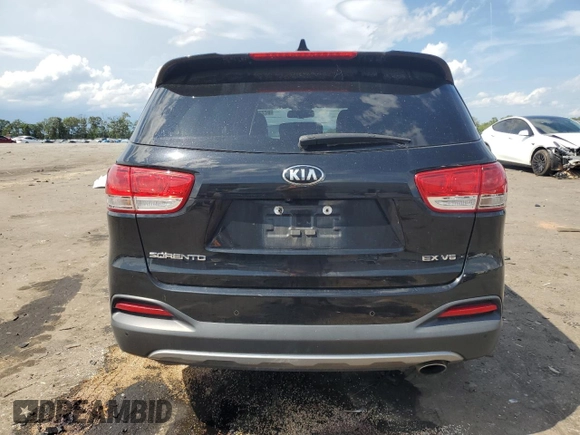 2017 Kia Sorento EX z VIN 5XYPHDA59HG337670, wystawiony jako Copart lot #61773645 z przebiegiem 146 242 mil mil oraz Czysty tytuł • Clean title. Historia ofert i sprzedaży dostępna na DreamBid. Obrazek 6.