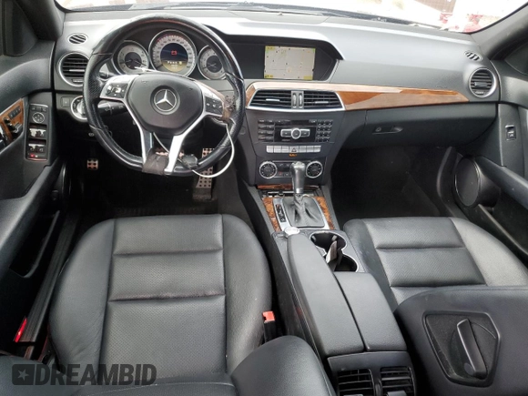 2012 Mercedes-Benz C 350 Sport z VIN WDDGF5HB1CF813547, wystawiony jako Copart lot #59611465 z przebiegiem 235 675 mil mil oraz Czysty tytuł • Clean title. Historia ofert i sprzedaży dostępna na DreamBid. Obrazek 8.