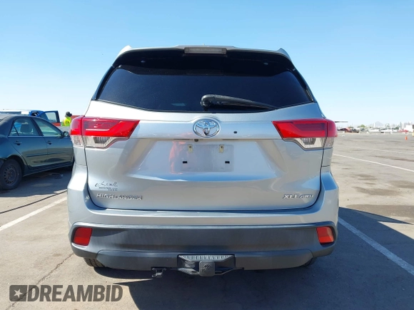 2019 Toyota Highlander SE z VIN 5TDJZRFH4KS580932, wystawiony jako IAAI lot #42250414 z przebiegiem 52 437 mil mil oraz . Historia ofert i sprzedaży dostępna na DreamBid. Obrazek 16.