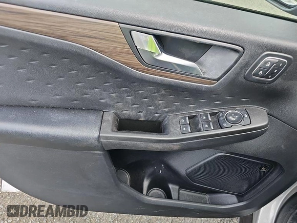2020 Ford Escape Titanium Hybrid z VIN 1FMCU0DZ3LUB82649, wystawiony jako IAAI lot #42621618 z przebiegiem 46 265 mil mil oraz . Historia ofert i sprzedaży dostępna na DreamBid. Obrazek 14.