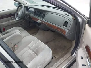 2007 Mercury Grand Marquis GS z VIN 2MEFM74V97X612947, wystawiony jako IAAI lot #42353737 z przebiegiem Nie podano mil oraz . Historia ofert i sprzedaży dostępna na DreamBid. Obrazek 5.