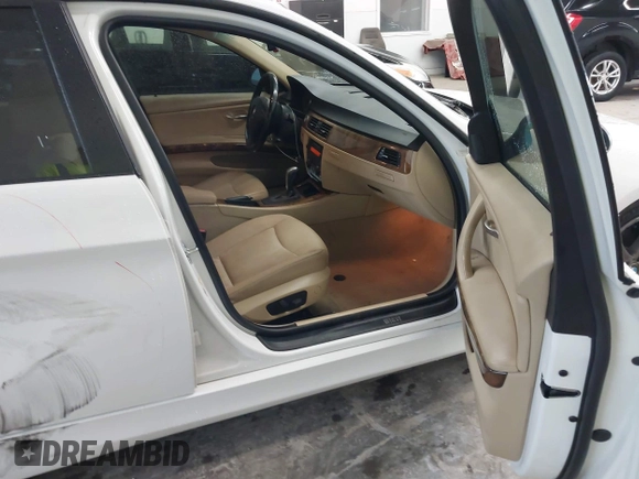 2006 BMW 3 Series 325xi with VIN WBAVD13536KV11185, listed as a IAAI auction lot 42543717 with Not provided miles and . Bid and sale history available at DreamBid. Image 5.