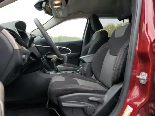 2018 Jeep Cherokee Latitude z VIN 1C4PJMCB6JD610141, wystawiony jako Copart lot #55257945 z przebiegiem 154 215 mil mil oraz Szkoda całkowita • Salvage title. Historia ofert i sprzedaży dostępna na DreamBid. Obrazek 7.
