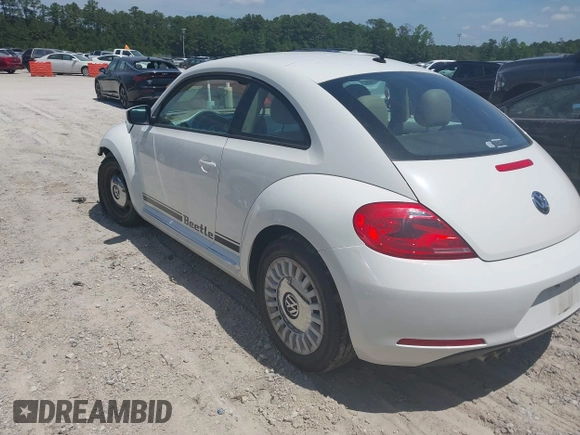 2013 Volkswagen Beetle 2.5L w/Sun с VIN 3VWJP7AT2DM659280, выставлен на аукционе IAAI как лот 42165515 с пробегом Не указан миль и . История ставок и продаж доступна на DreamBid. Изображение 3.
