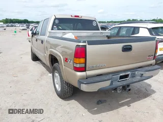 2004 GMC Sierra 1500 SLE z VIN 2GTEK13T841413502, wystawiony jako IAAI lot #42226796 z przebiegiem 192 481 mil mil oraz . Historia ofert i sprzedaży dostępna na DreamBid. Obrazek 3.