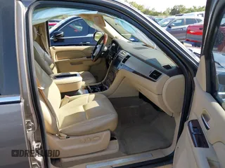 2012 Cadillac Escalade Luxury z VIN 1GYS3BEF0CR214599, wystawiony jako IAAI lot #42018268 z przebiegiem 162 583 mil mil oraz . Historia ofert i sprzedaży dostępna na DreamBid. Obrazek 5.