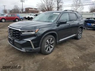 2025 Honda Pilot Touring with VIN 5FNYG1H71SB050822, listed as a Copart auction lot 50832325 with 3,204 mi miles and Salvage Title. Bid and sale history available at carsss.com. Image 1.