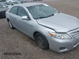2011 Toyota Camry LE z VIN 4T1BF3EK5BU153063, wystawiony jako IAAI lot #40416479 z przebiegiem 192 289 mil mil oraz . Historia ofert i sprzedaży dostępna na DreamBid. Obrazek 6.