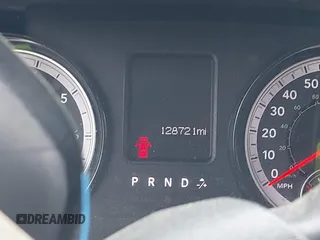 2019 Ram 1500 Tradesman z VIN 3C6JR6DG2KG705859, wystawiony jako IAAI lot #41716700 z przebiegiem 128 721 mil mil oraz . Historia ofert i sprzedaży dostępna na DreamBid. Obrazek 7.