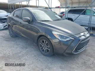 2019 Toyota Yaris L z VIN 3MYDLBYV2KY507304, wystawiony jako IAAI lot #41621682 z przebiegiem 89 000 mil mil oraz . Historia ofert i sprzedaży dostępna na DreamBid. Obrazek 1.