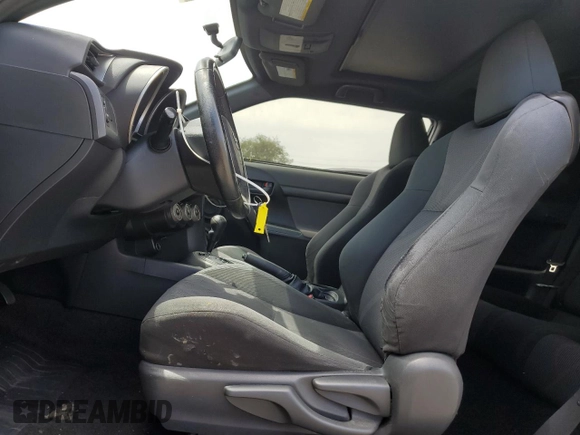 2013 Scion tC z VIN JTKJF5C76D3063027, wystawiony jako Copart lot #56604955 z przebiegiem 109 813 mil mil oraz Szkoda całkowita • Salvage title. Historia ofert i sprzedaży dostępna na DreamBid. Obrazek 7.