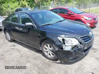 2011 Toyota Camry LE z VIN 4T1BF3EK0BU167842, wystawiony jako IAAI lot #42193371 z przebiegiem 203 558 mil mil oraz . Historia ofert i sprzedaży dostępna na DreamBid. Obrazek 1.