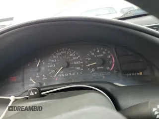 1997 Chevrolet Cavalier LS z VIN 1G1JF524XV7323656, wystawiony jako Copart lot #85275984 z przebiegiem 109 320 mil mil oraz Szkoda całkowita • Salvage title. Historia ofert i sprzedaży dostępna na DreamBid. Obrazek 9.