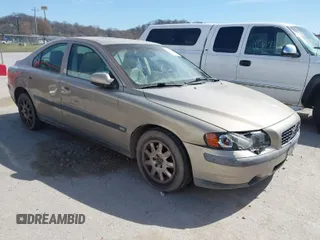2001 Volvo S60 with VIN YV1RS61RX12066606, listed as a IAAI auction lot 41801626 with 161,504 mi miles. Bid and sale history available at carsss.com. Image 1.