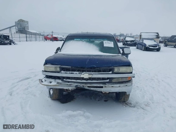 2001 Chevrolet Silverado 1500 LS with VIN 2GCEC19V111308544, listed as a IAAI auction lot 41568621 with 391,412 mi miles. Bid and sale history available at carsss.com. Image 12.