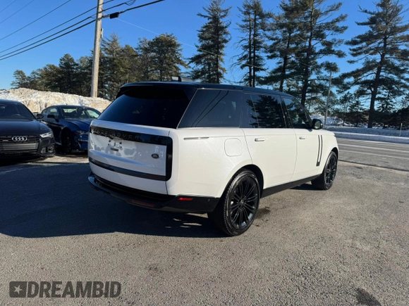 2023 Land Rover Range Rover SE z VIN SALKPBFU8PA009035, wystawiony jako Copart lot #46797635 z przebiegiem 37 025 mil mil oraz Czysty tytuł • Clean title. Historia ofert i sprzedaży dostępna na DreamBid. Obrazek 3.