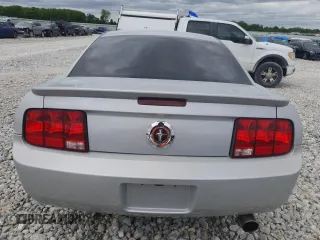 2007 Ford Mustang Deluxe z VIN 1ZVFT80N275364703, wystawiony jako Copart lot #56668525 z przebiegiem 183 132 mil mil oraz Czysty tytuł • Clean title. Historia ofert i sprzedaży dostępna na DreamBid. Obrazek 6.