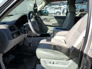 2007 Chevrolet Avalanche LT w/3LT with VIN 3GNEC12087G239440, listed as a Copart auction lot 76039554 with 303,348 mi miles and Clean Title. Bid and sale history available at carsss.com. Image 7.