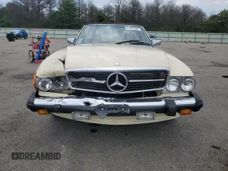 1989 Mercedes-Benz 560 with VIN WDBBA48D9KA102252, listed as a Copart auction lot 61684484 with 111,537 mi miles and Salvage Title. Bid and sale history available at carsss.com. Image 5.