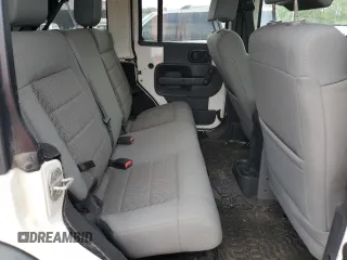 2008 Jeep Wrangler Rubicon z VIN 1J8GA69198L614736, wystawiony jako Copart lot #50826545 z przebiegiem 124 801 mil mil oraz Czysty tytuł • Clean title. Historia ofert i sprzedaży dostępna na DreamBid. Obrazek 11.