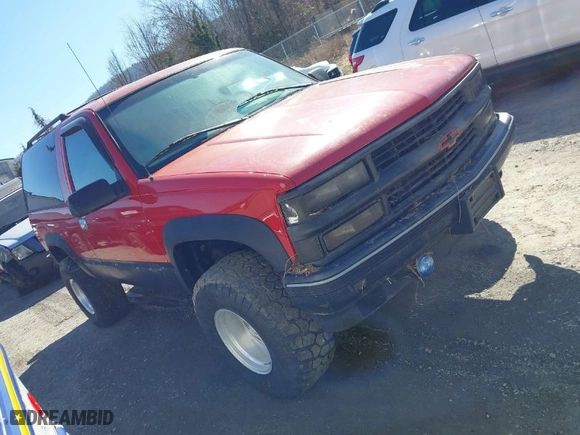 1999 Chevrolet Tahoe with VIN 3GNEK18R7XG189820, listed as a IAAI auction lot 41631906 with 212,720 mi miles. Bid and sale history available at carsss.com. Image 1.
