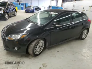 2014 Ford Focus Titanium z VIN 1FADP3N24EL192351, wystawiony jako Copart lot #65564835 z przebiegiem 211 296 mil mil oraz Czysty tytuł • Clean title. Historia ofert i sprzedaży dostępna na DreamBid. Obrazek 1.