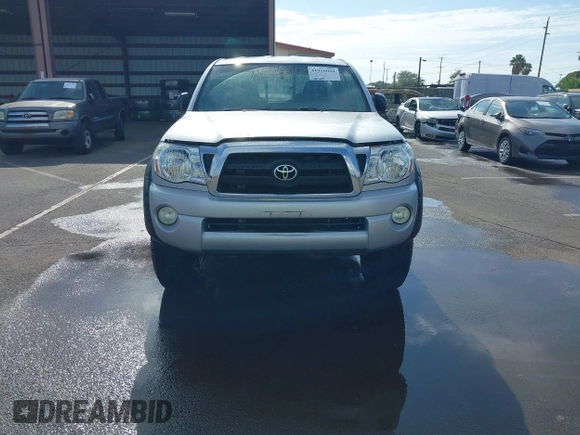2005 Toyota Tacoma z VIN 5TEUU42N45Z035010, wystawiony jako IAAI lot #41916068 z przebiegiem 225 642 mil mil oraz . Historia ofert i sprzedaży dostępna na DreamBid. Obrazek 13.