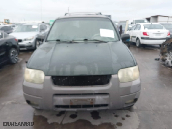 2001 Ford Escape XLT with VIN 1FMCU03101KC25039, listed as a IAAI auction lot 41900122 with 218,126 mi miles. Bid and sale history available at carsss.com. Image 12.