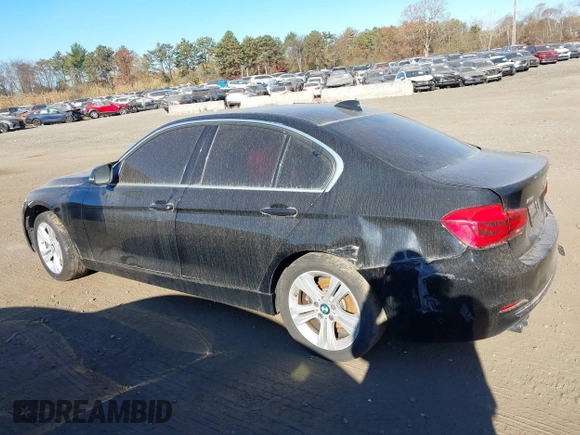 2018 BMW 3 Series 330i xDrive z VIN WBA8D9C51JEM33122, wystawiony jako IAAI lot #40811372 z przebiegiem 48 461 mil mil oraz . Historia ofert i sprzedaży dostępna na DreamBid. Obrazek 14.