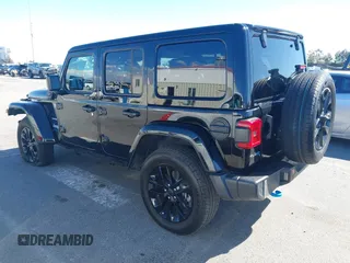 2024 Jeep Wrangler Sahara z VIN 1C4RJXP63RW192404, wystawiony jako IAAI lot #41720108 z przebiegiem 11 880 mil mil oraz . Historia ofert i sprzedaży dostępna na DreamBid. Obrazek 3.