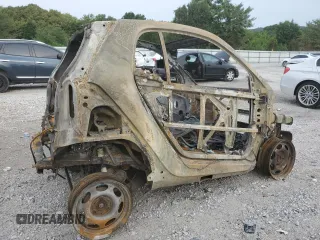 2015 Smart fortwo Passion z VIN WMEEJ3BA7FK794570, wystawiony jako Copart lot #67058864 z przebiegiem Nie podano mil oraz Nie do naprawy. Historia ofert i sprzedaży dostępna na DreamBid. Obrazek 3.