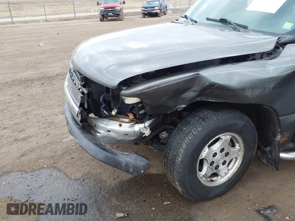 2001 Chevrolet Silverado 1500 LS with VIN 2GCEC19T511176550, listed as a IAAI auction lot 41672634 with 261,978 mi miles. Bid and sale history available at carsss.com. Image 6.