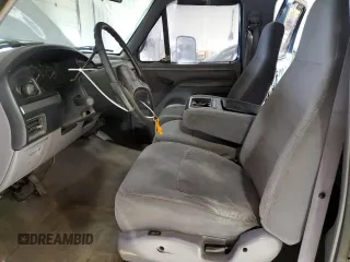1995 Ford F-350 z VIN 1FTJW35F6SEA60338, wystawiony jako Copart lot #50962515 z przebiegiem 235 177 mil mil oraz Szkoda całkowita • Salvage title. Historia ofert i sprzedaży dostępna na DreamBid. Obrazek 7.