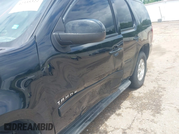 2014 Chevrolet Tahoe LT z VIN 1GNSKBE02ER133795, wystawiony jako IAAI lot #42335322 z przebiegiem 217 292 mil mil oraz . Historia ofert i sprzedaży dostępna na DreamBid. Obrazek 17.