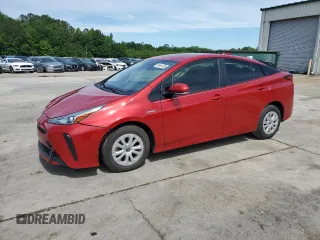 2020 Toyota Prius L Eco z VIN JTDKARFU3L3121256, wystawiony jako Copart lot #56451325 z przebiegiem 101 847 mil mil oraz Szkoda całkowita • Salvage title. Historia ofert i sprzedaży dostępna na DreamBid. Obrazek 1.