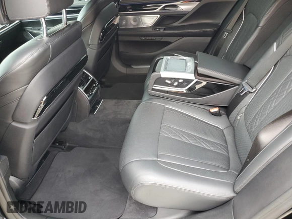 2019 BMW 7 Series 750i with VIN WBA7F0C57KGM25906, listed as a Copart auction lot 62728443 with 61,561 mi miles. Bid and sale history available at carsss.com. Image 10.