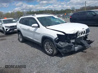 2019 Jeep Cherokee Latitude with VIN 1C4PJLCB4KD366405, listed as a IAAI auction lot 42018976 with 58,626 mi miles. Bid and sale history available at carsss.com. Image 1.