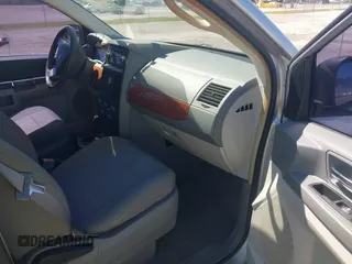 2008 Chrysler Town & Country LX with VIN 2A8HR44H08R696935, listed as a IAAI auction lot 41679669 with 92,276 mi miles. Bid and sale history available at carsss.com. Image 5.